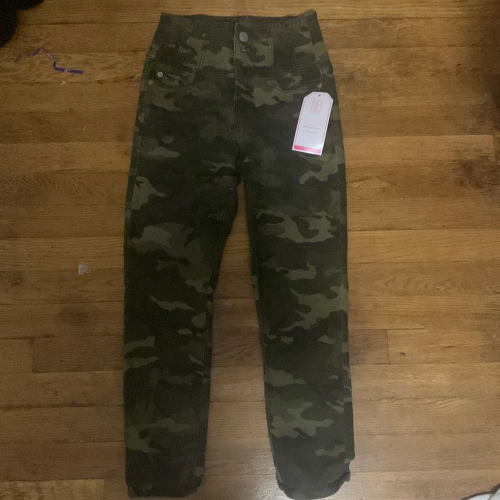 High rise, sculpting, skinny cropped camouflage style